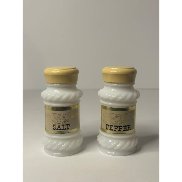 VTG Milk Glass Salt & Pepper Shakers Hazel Atlas Circa 1950s Mid Century Retro - Picture 1 of 7